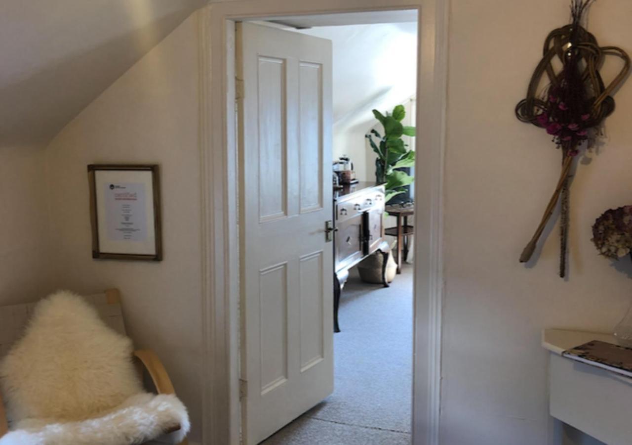 The Pink Cottage Upstairs Suite & Garden Summer Room Whitehead Экстерьер фото