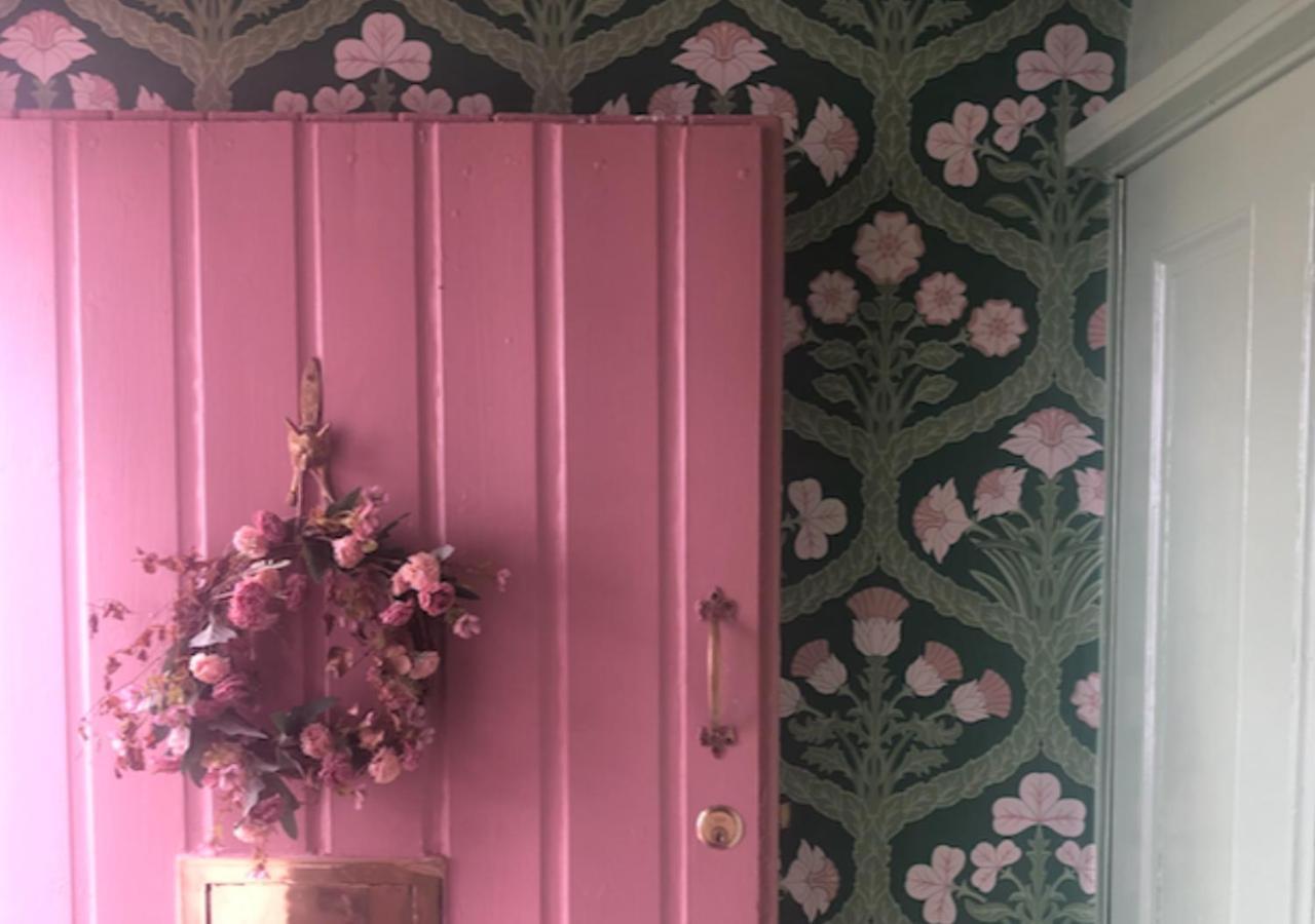 The Pink Cottage Upstairs Suite & Garden Summer Room Whitehead Экстерьер фото