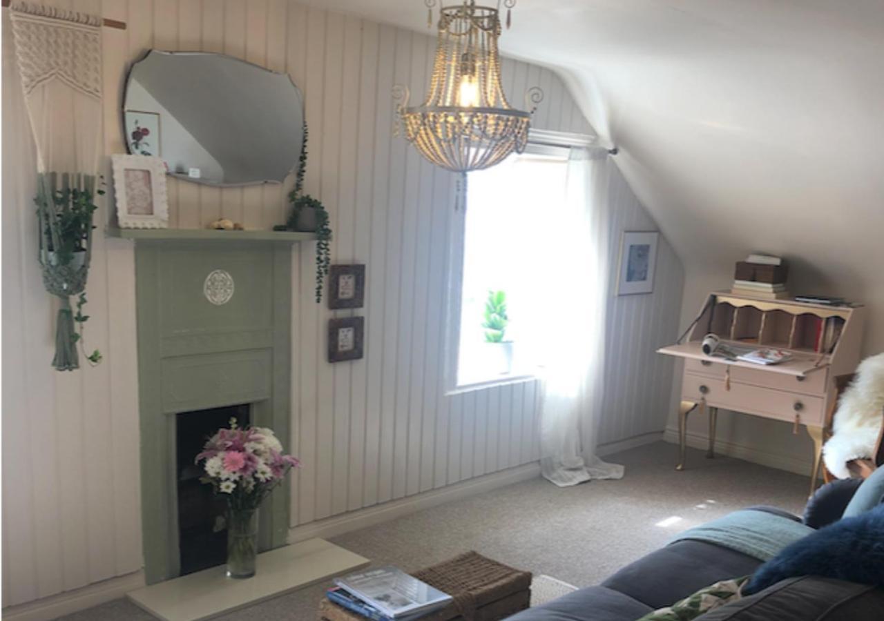 The Pink Cottage Upstairs Suite & Garden Summer Room Whitehead Экстерьер фото
