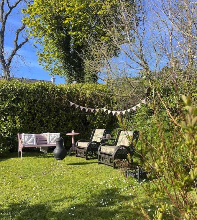 The Pink Cottage Upstairs Suite & Garden Summer Room Whitehead Экстерьер фото