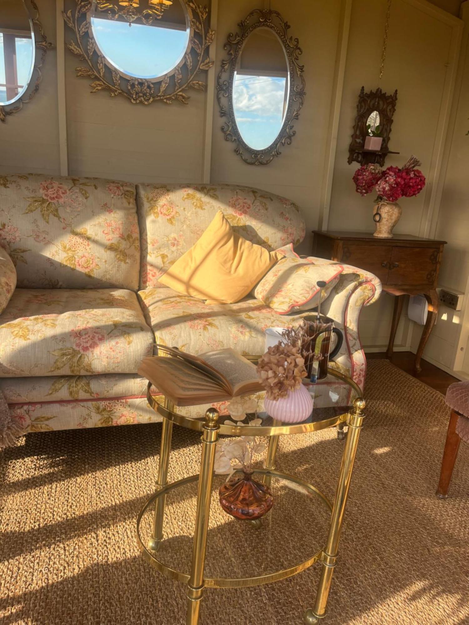 The Pink Cottage Upstairs Suite & Garden Summer Room Whitehead Экстерьер фото