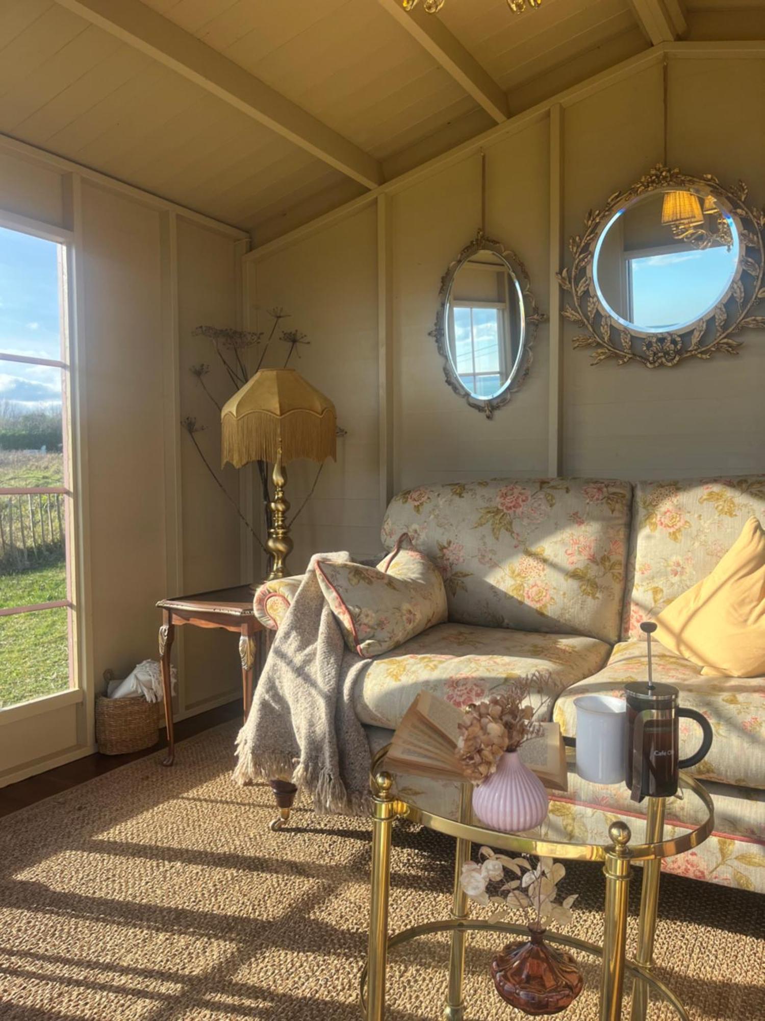 The Pink Cottage Upstairs Suite & Garden Summer Room Whitehead Экстерьер фото