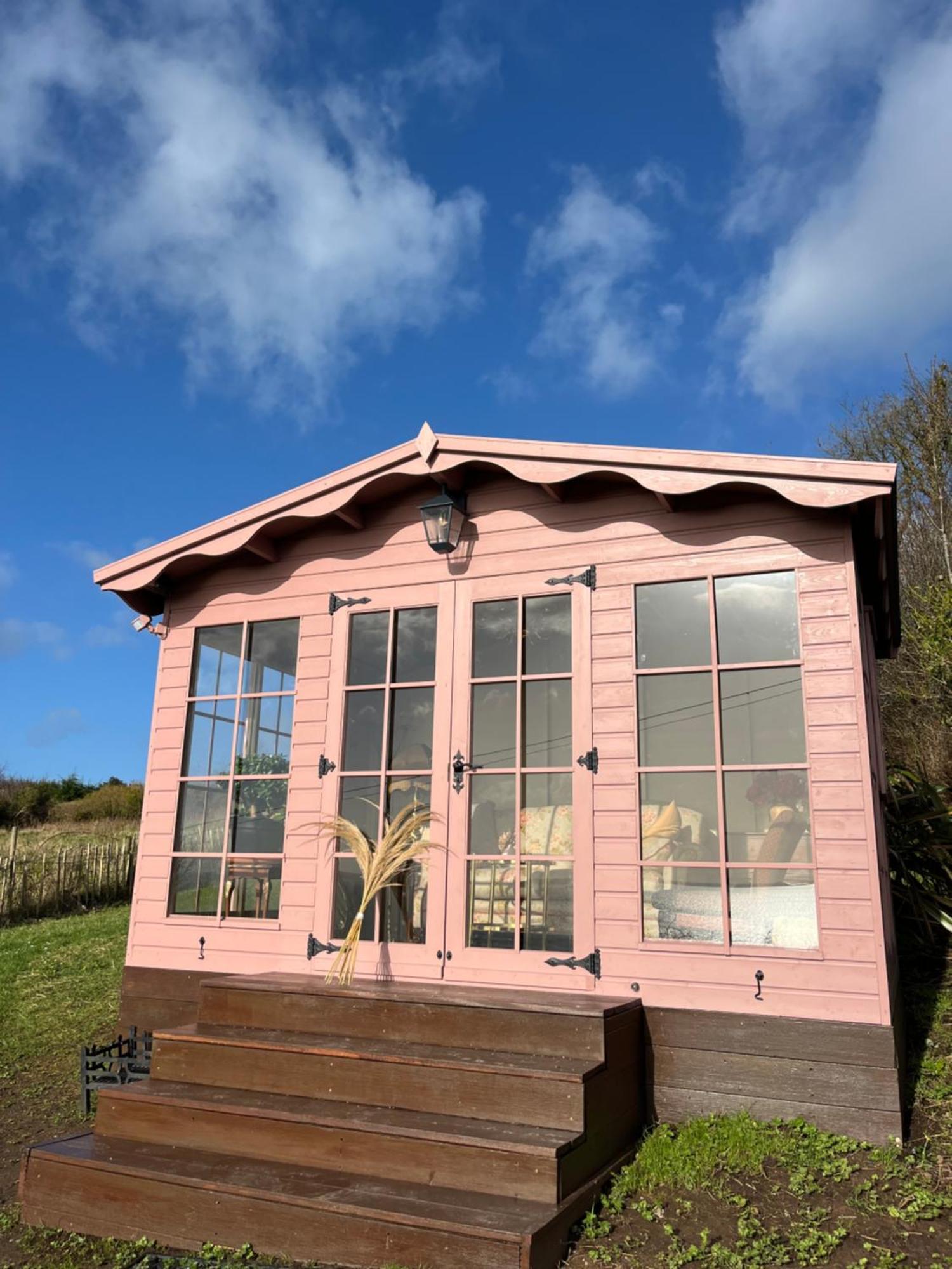 The Pink Cottage Upstairs Suite & Garden Summer Room Whitehead Экстерьер фото