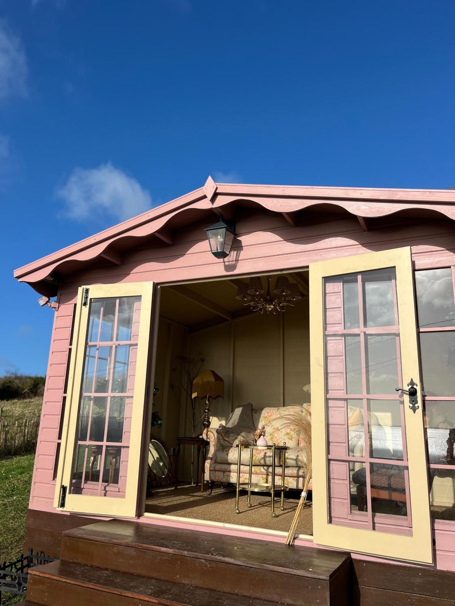 The Pink Cottage Upstairs Suite & Garden Summer Room Whitehead Экстерьер фото