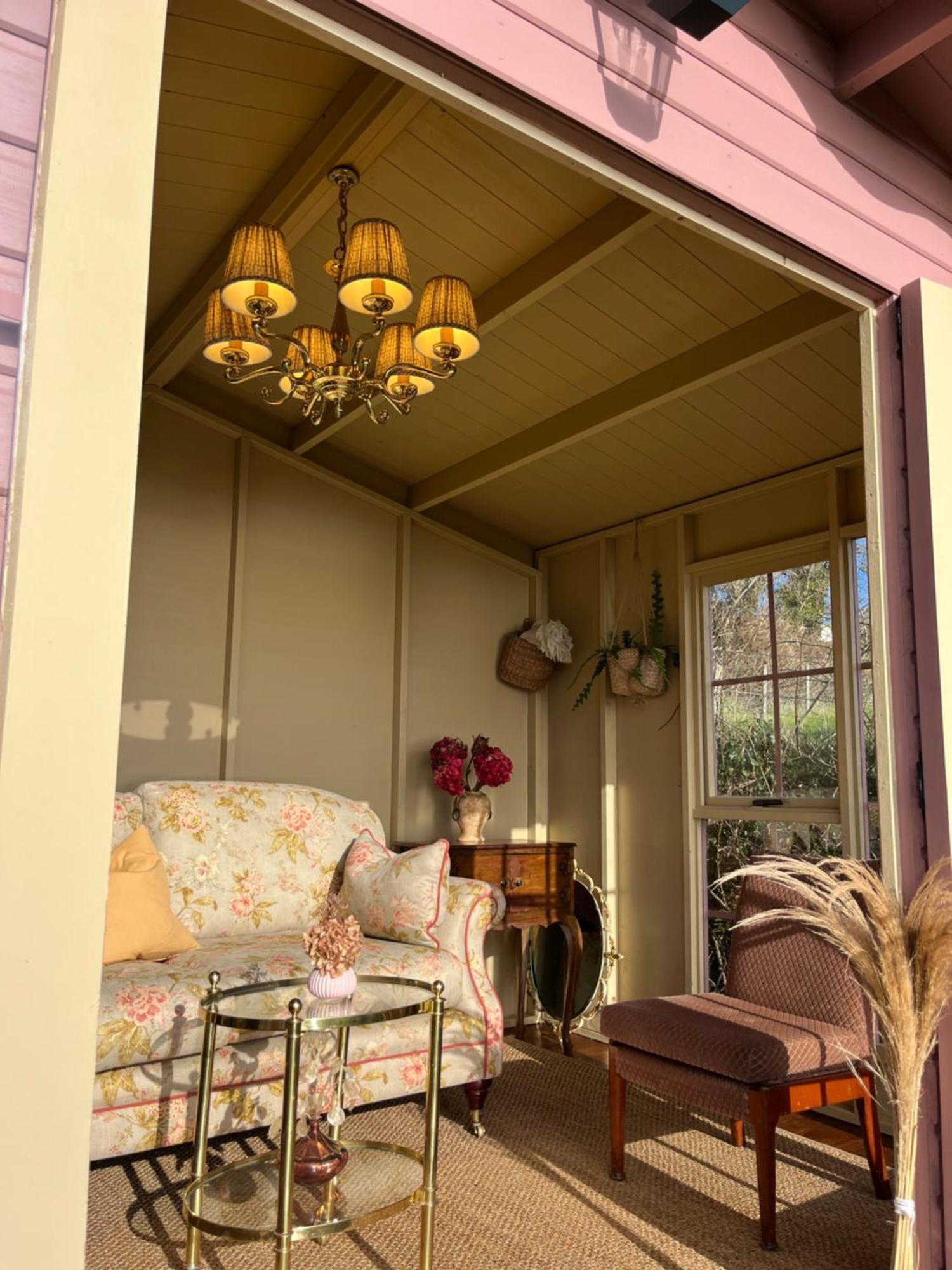 The Pink Cottage Upstairs Suite & Garden Summer Room Whitehead Экстерьер фото